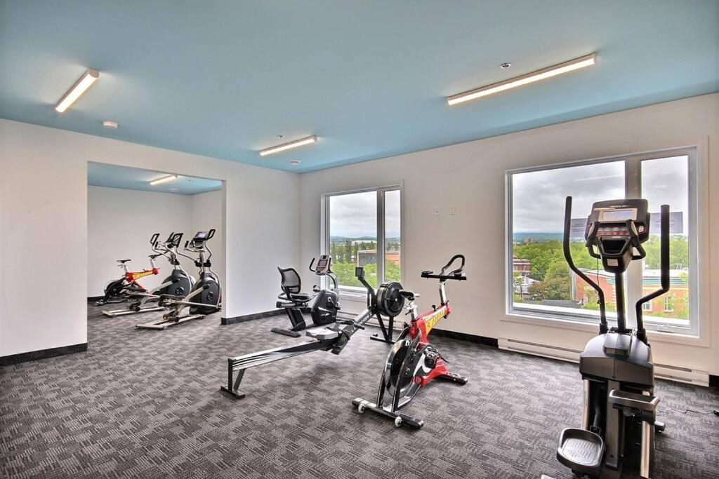 קוויבק סיטי Good Vibes Only -Modern And Spacious 2 Bedroom Condo 4 Beds Free Parking, Gym מראה חיצוני תמונה